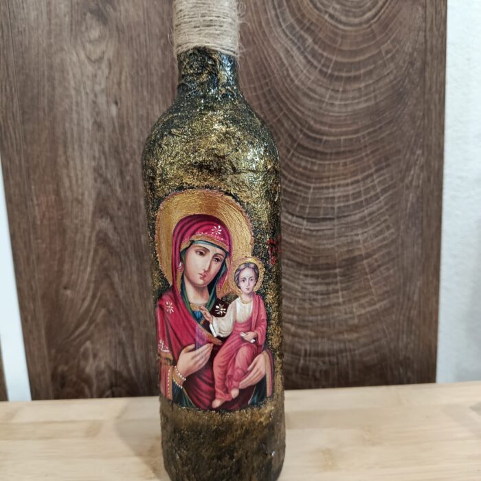 Бутилка с червено вино Дева Мария с Младенеца